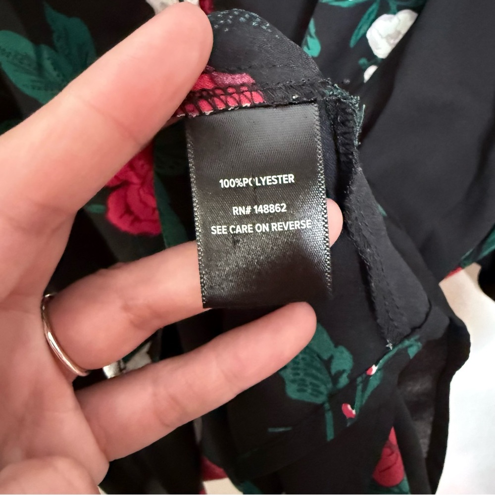 Torrid Georgette Floral Button Front 3/4th Sleeve Black Blouse 5X - Picture 8 of 8